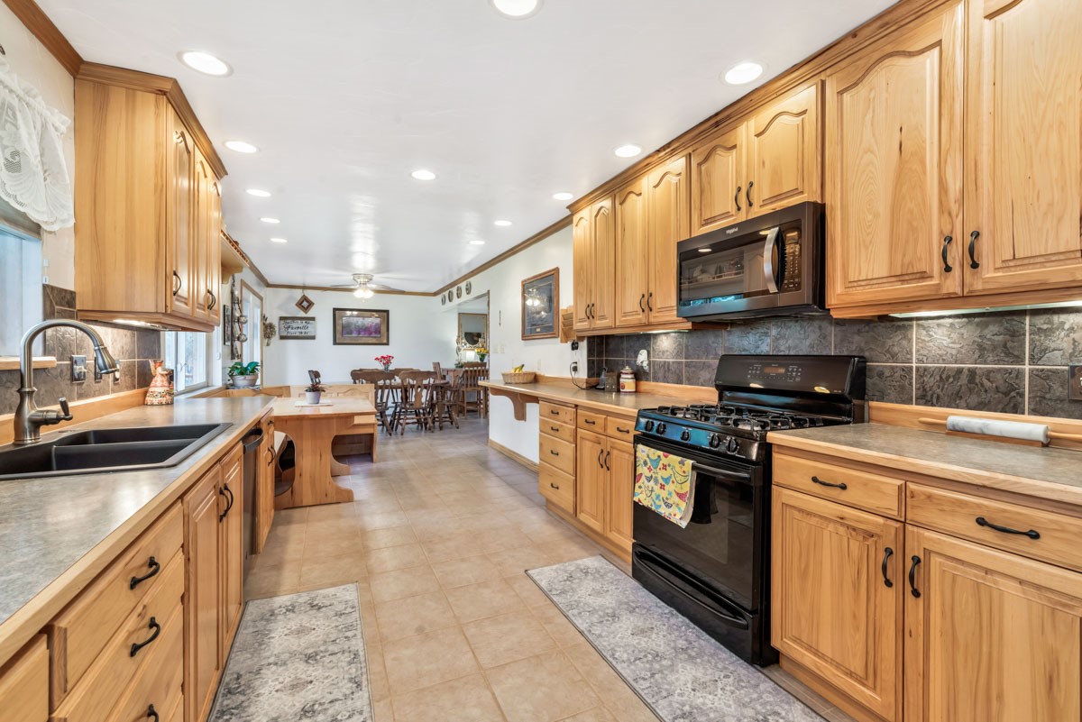 590 Steele Street Property Photo 18