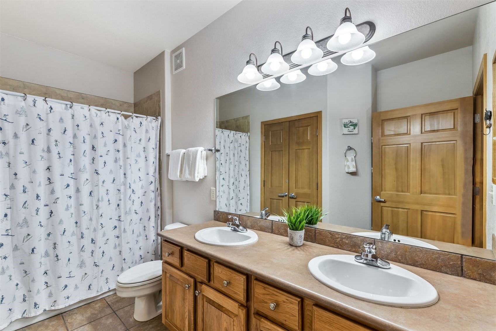 720 Lakepoint Drive B1 Property Photo 16