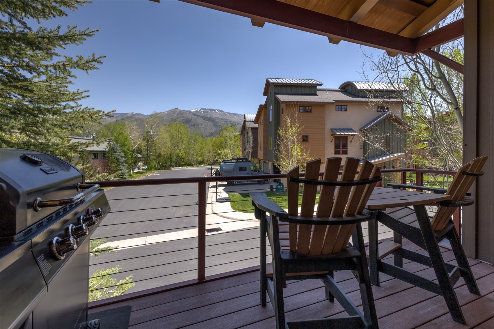 817 Majestic Circle Property Photo 3
