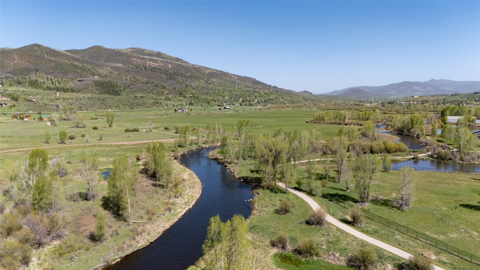 817 Majestic Circle Property Photo 32