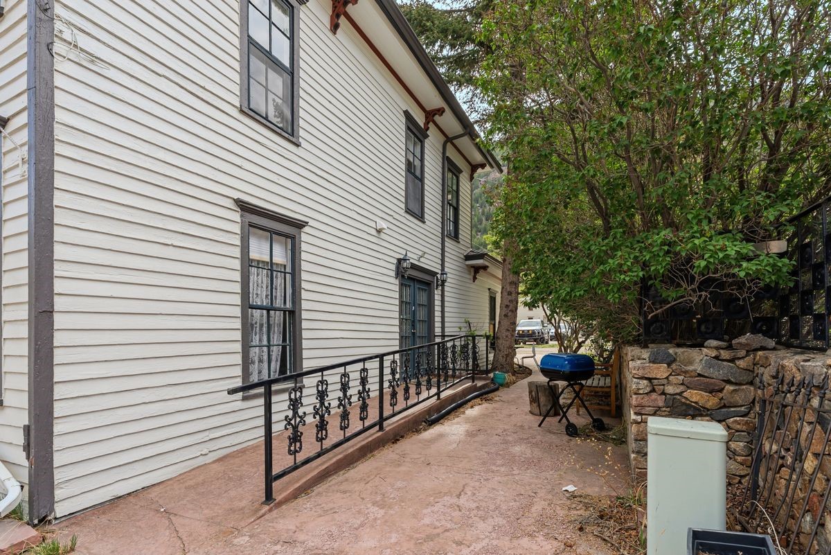 614 Rose Street Property Photo 9