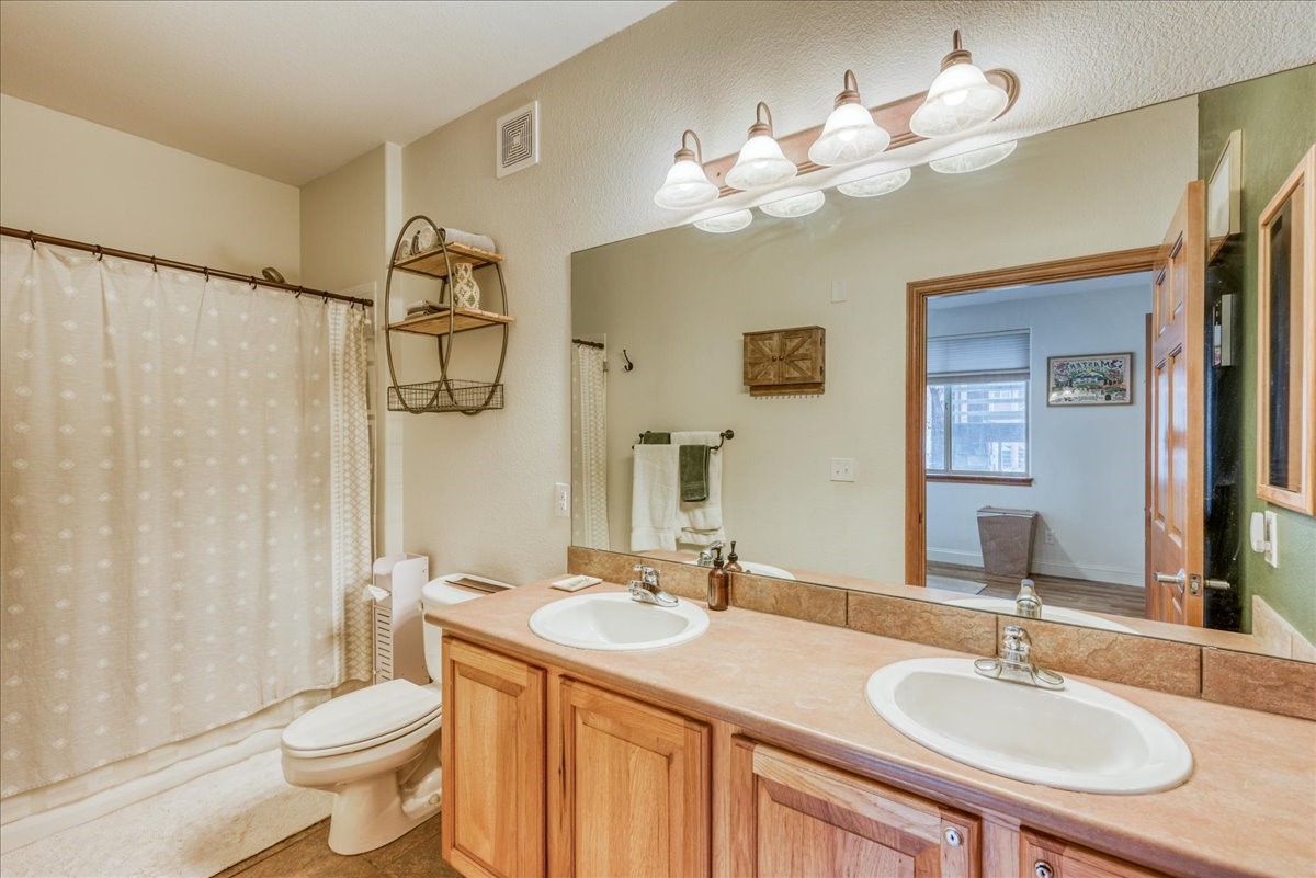 844 Blue River Parkway B3 Property Photo 20