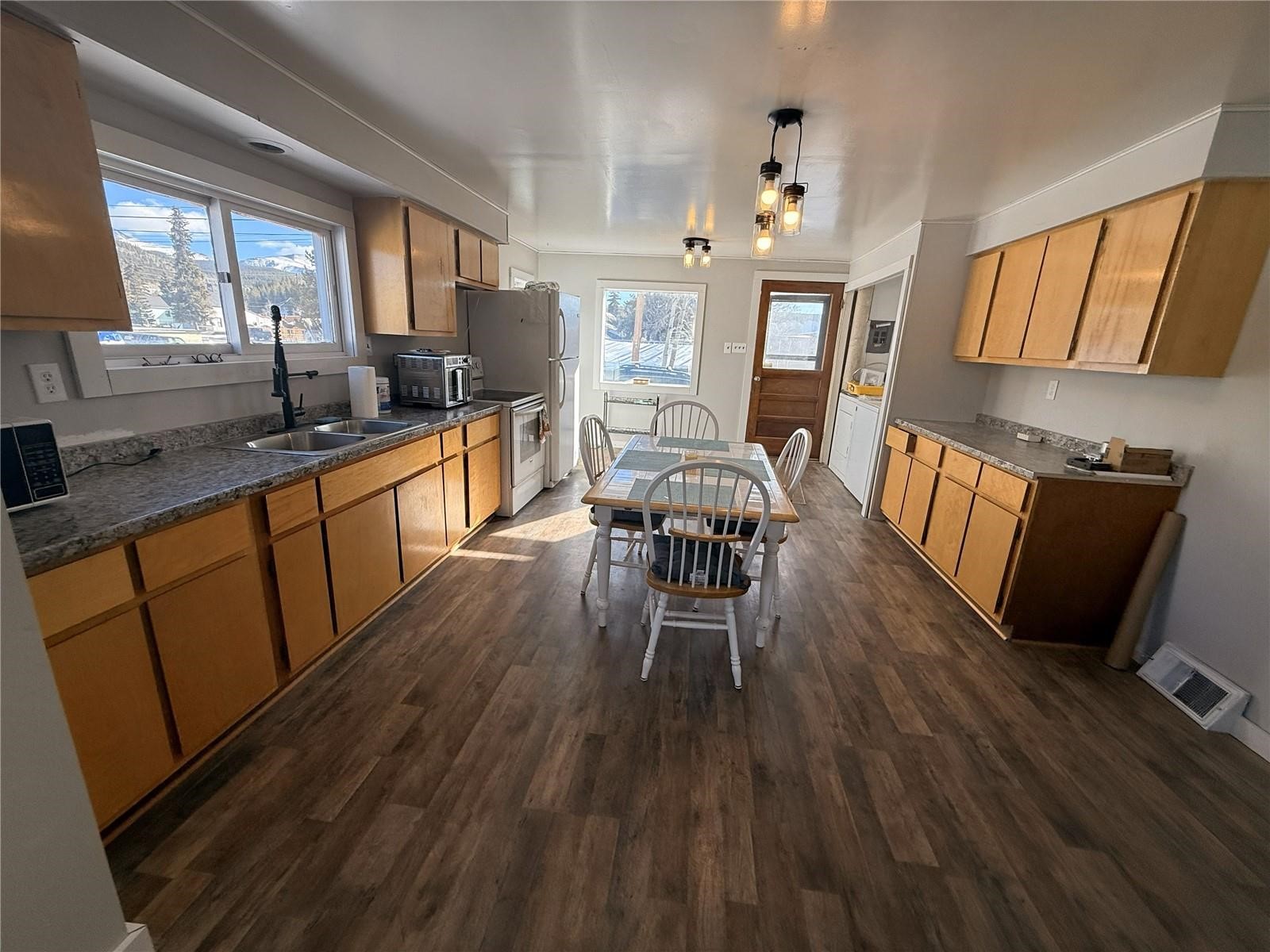 305 Chestnut Street Property Photo 5