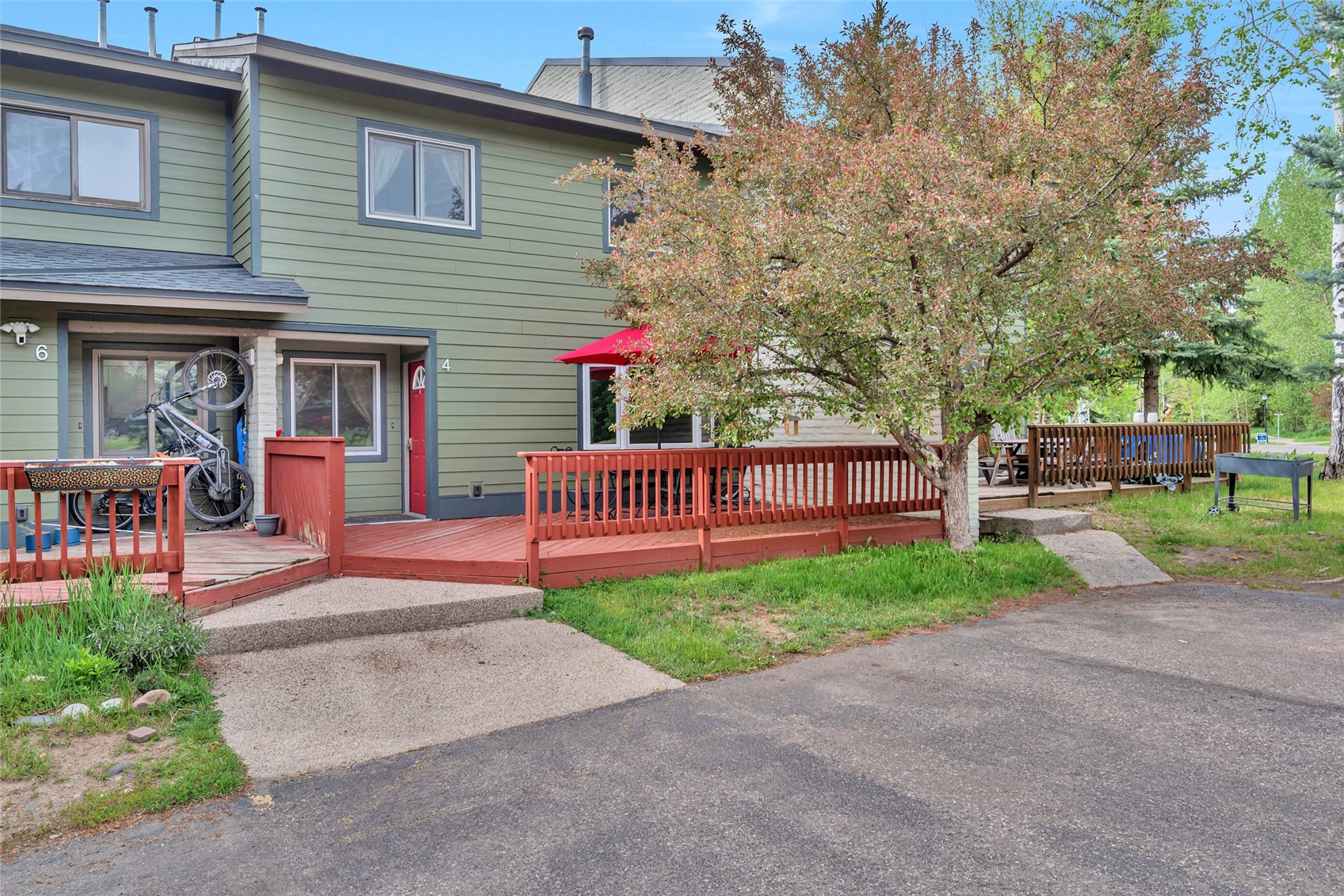4 Redwood COURT Property Photo 1
