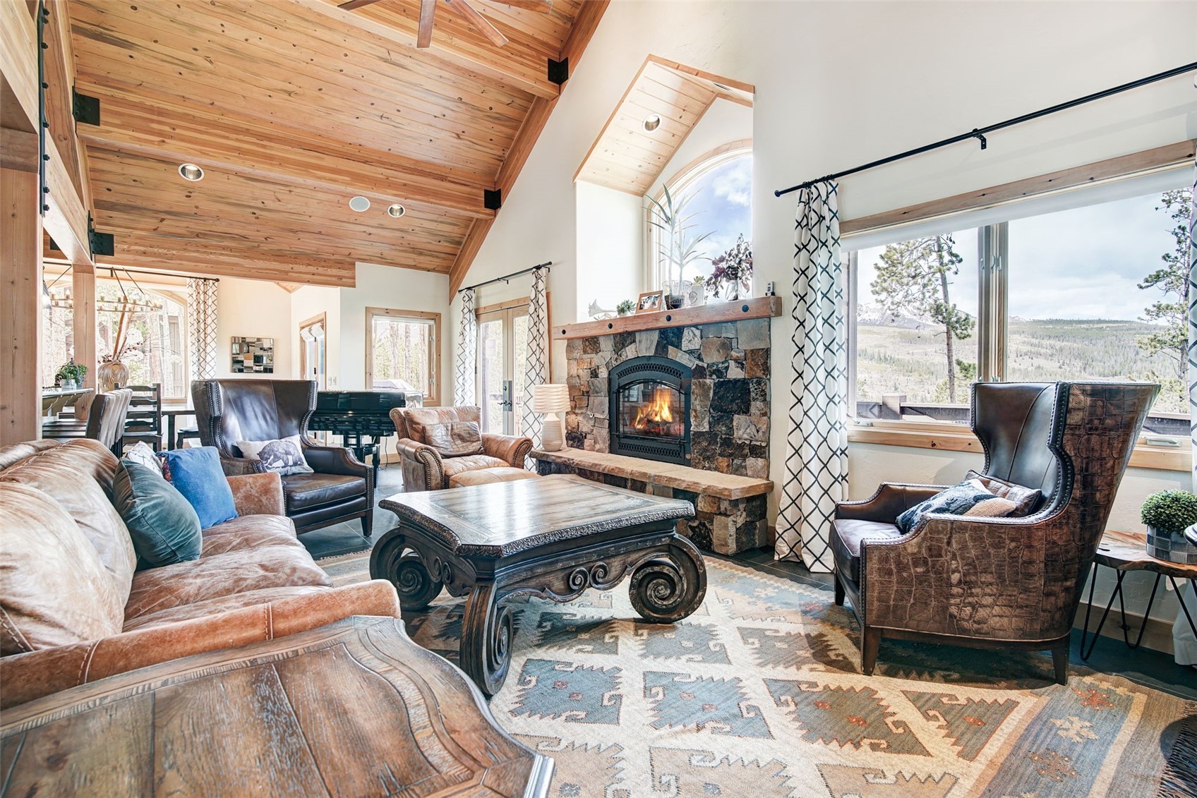 419 Silver Circle Property Photo 4