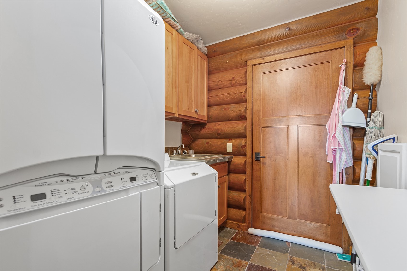 905 Whispering Pines Circle Property Photo 32