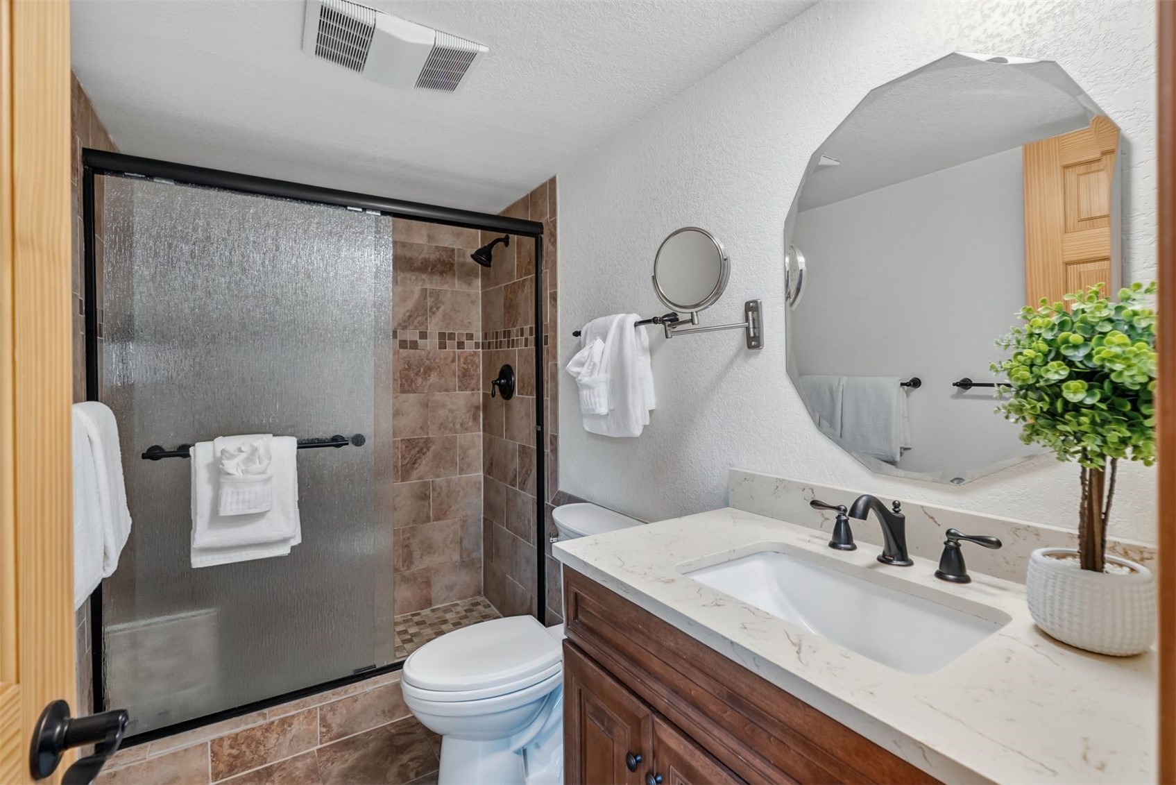 800 Columbine Road C1 Property Photo 16