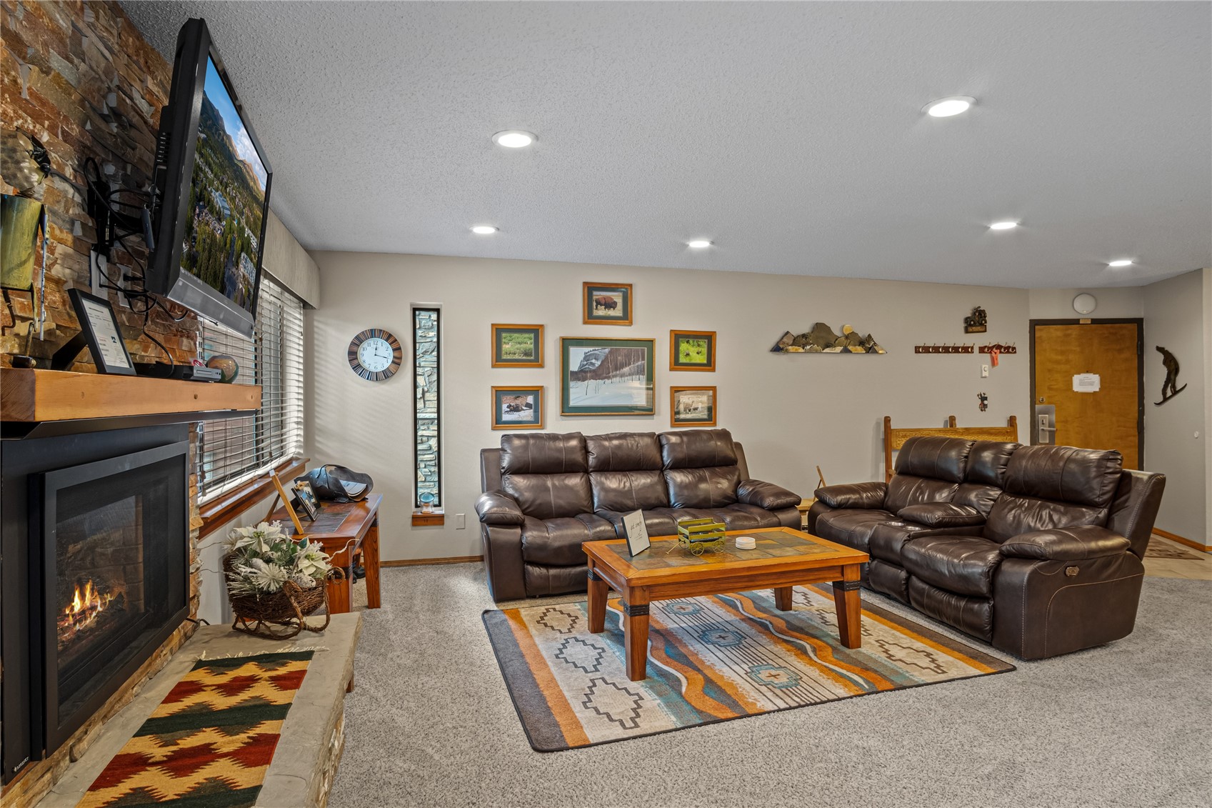 350 Four Oclock Road D Property Photo 6