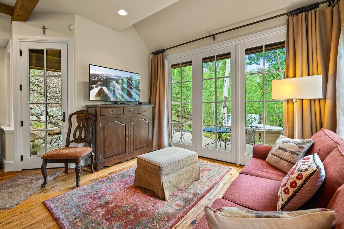 94 Sun Beam Drive Property Photo 8
