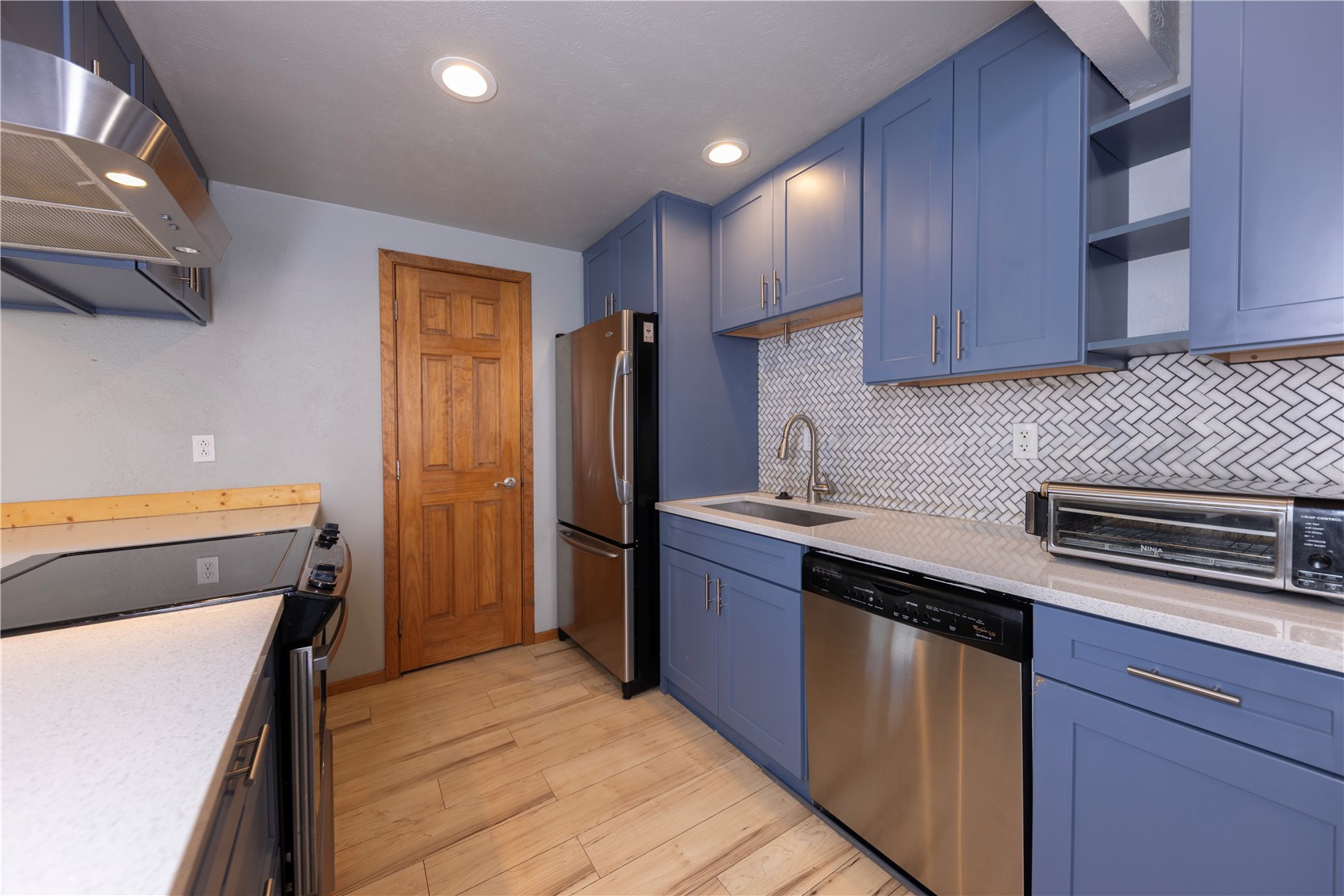194 Cartier Court Property Photo 4