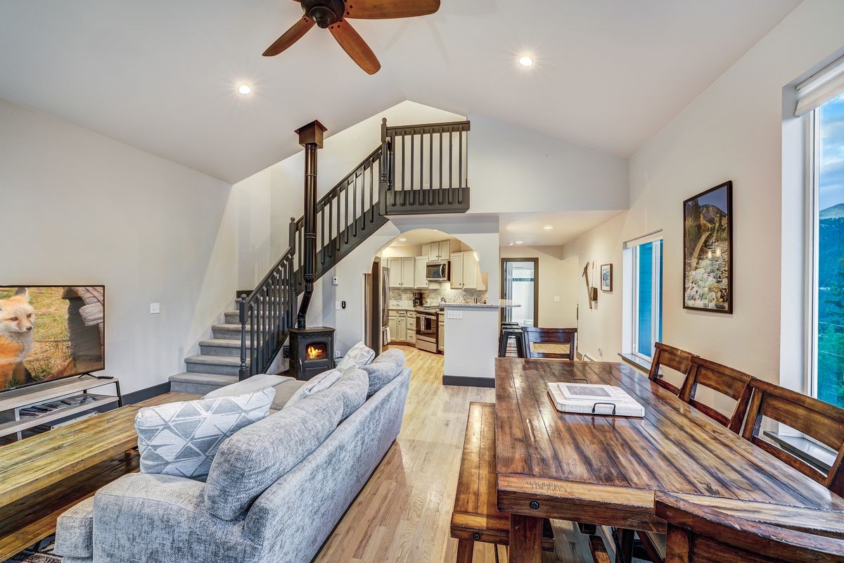 1095 Quartzville Road Property Photo 10