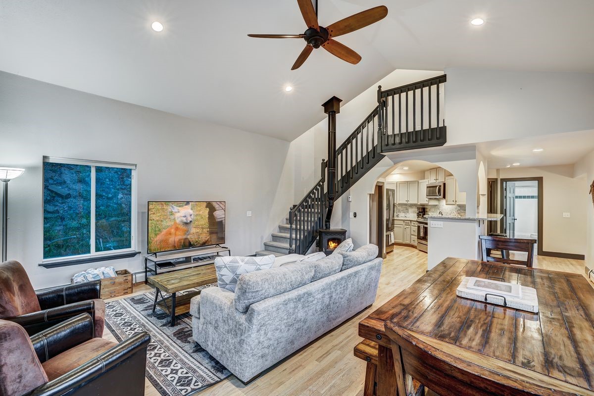 1095 Quartzville Road Property Photo 11