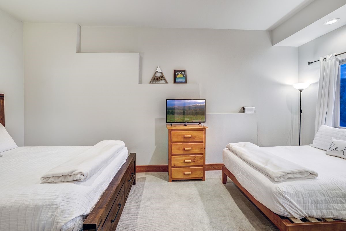 1095 Quartzville Road Property Photo 34