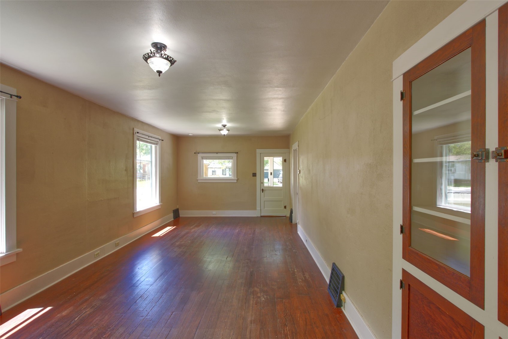 573 Taylor Street Property Photo 5