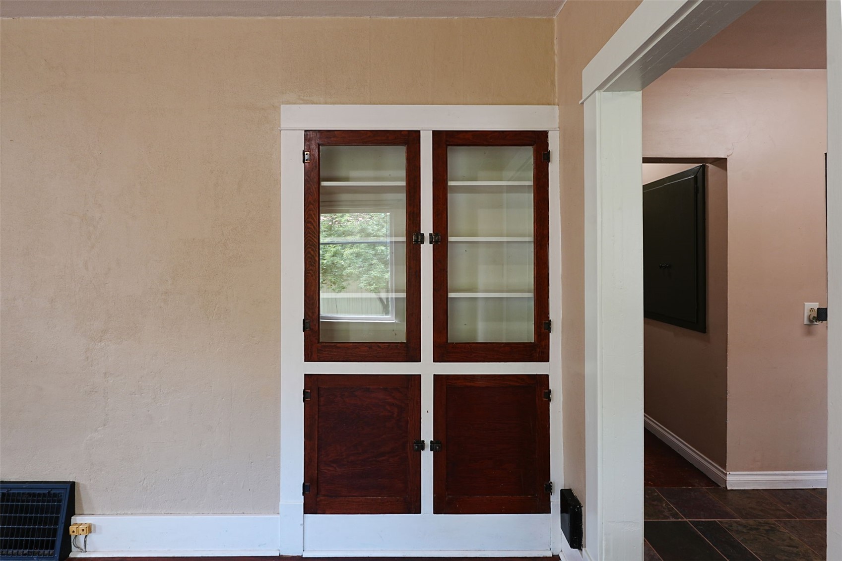 573 Taylor Street Property Photo 8