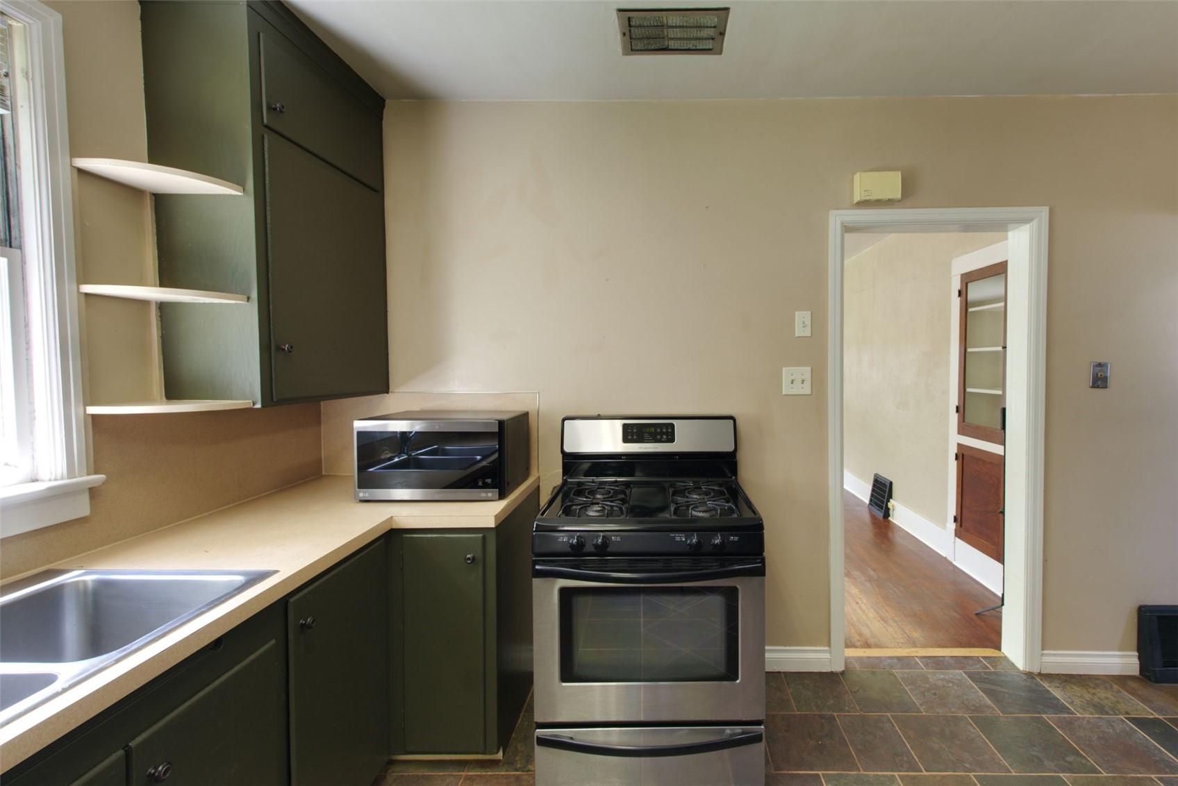 573 Taylor Street Property Photo 10