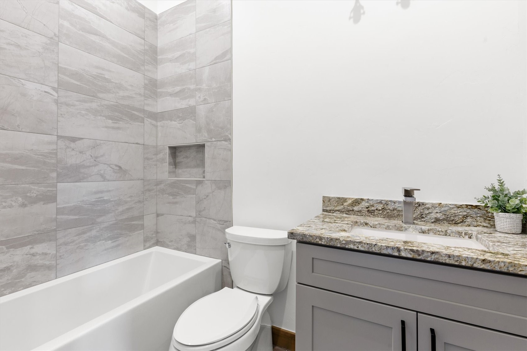 2110 Taxi Way R203 Property Photo 11