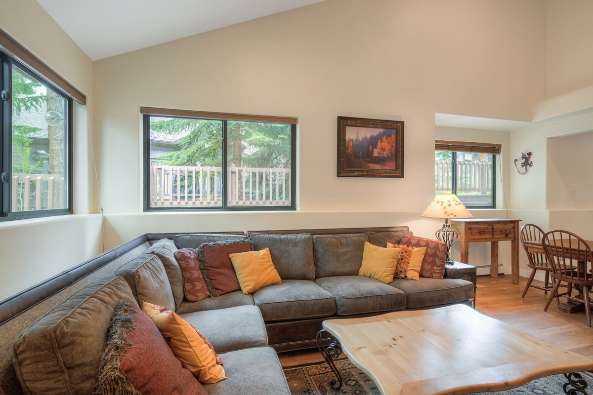 114 Park Forest Drive Property Photo 3