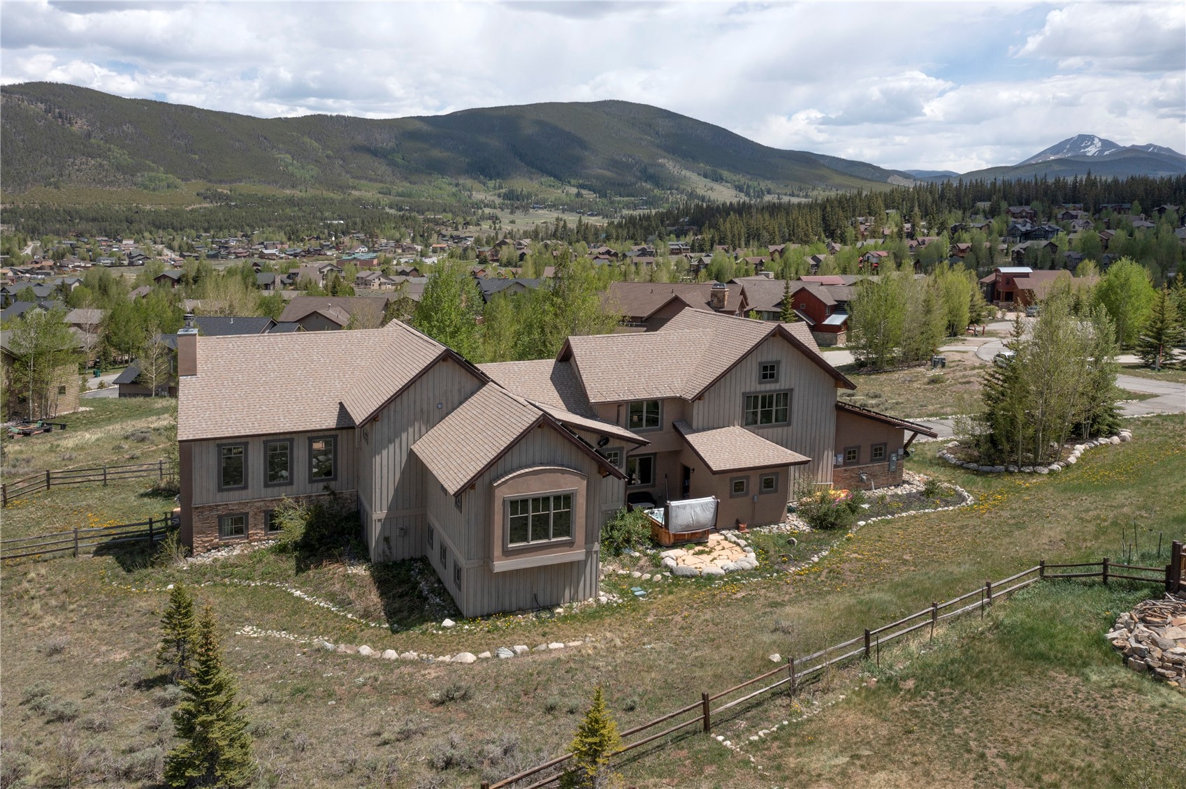 34 Snow Peak Court Property Photo 3