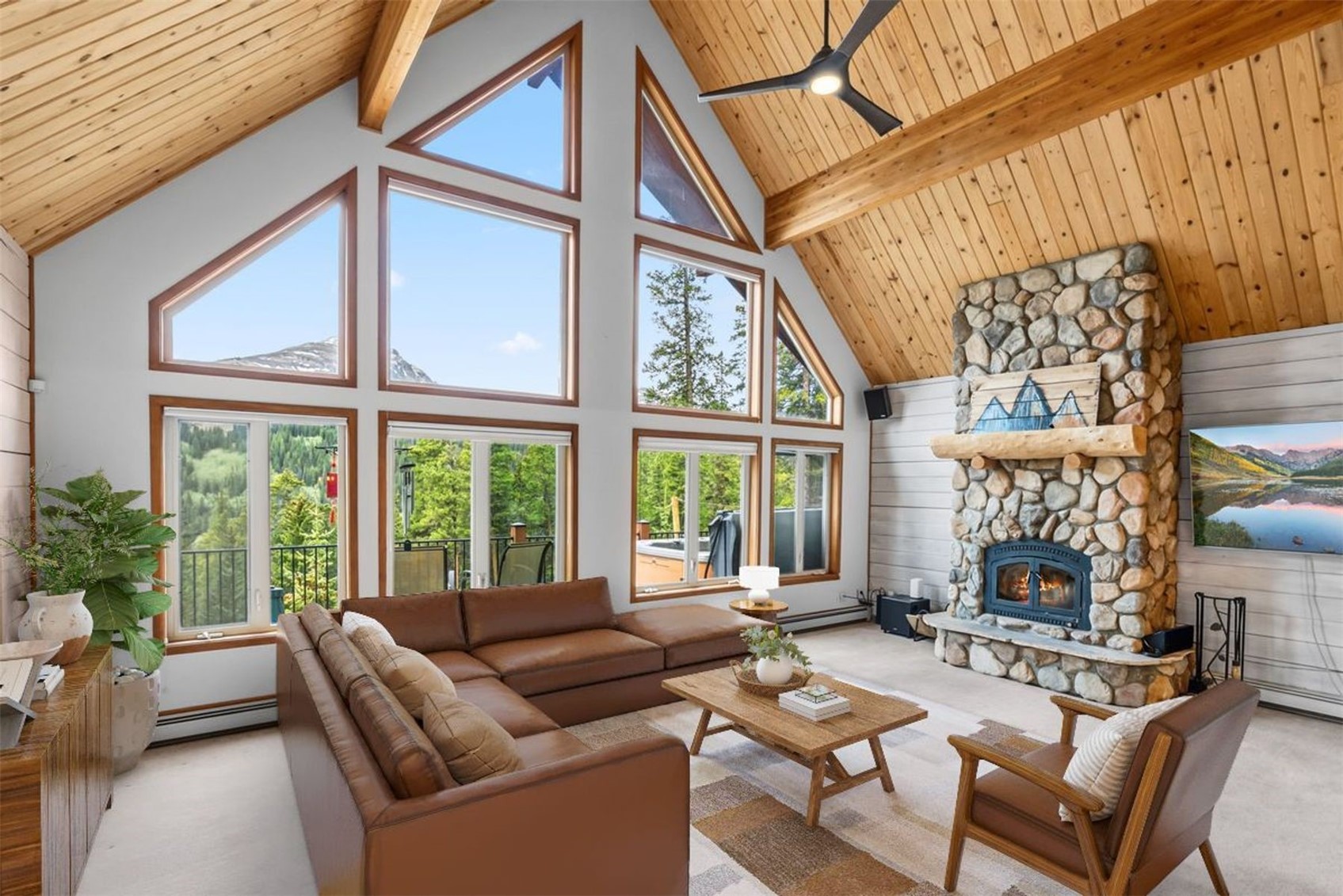 1043 Range Road Property Photo 1