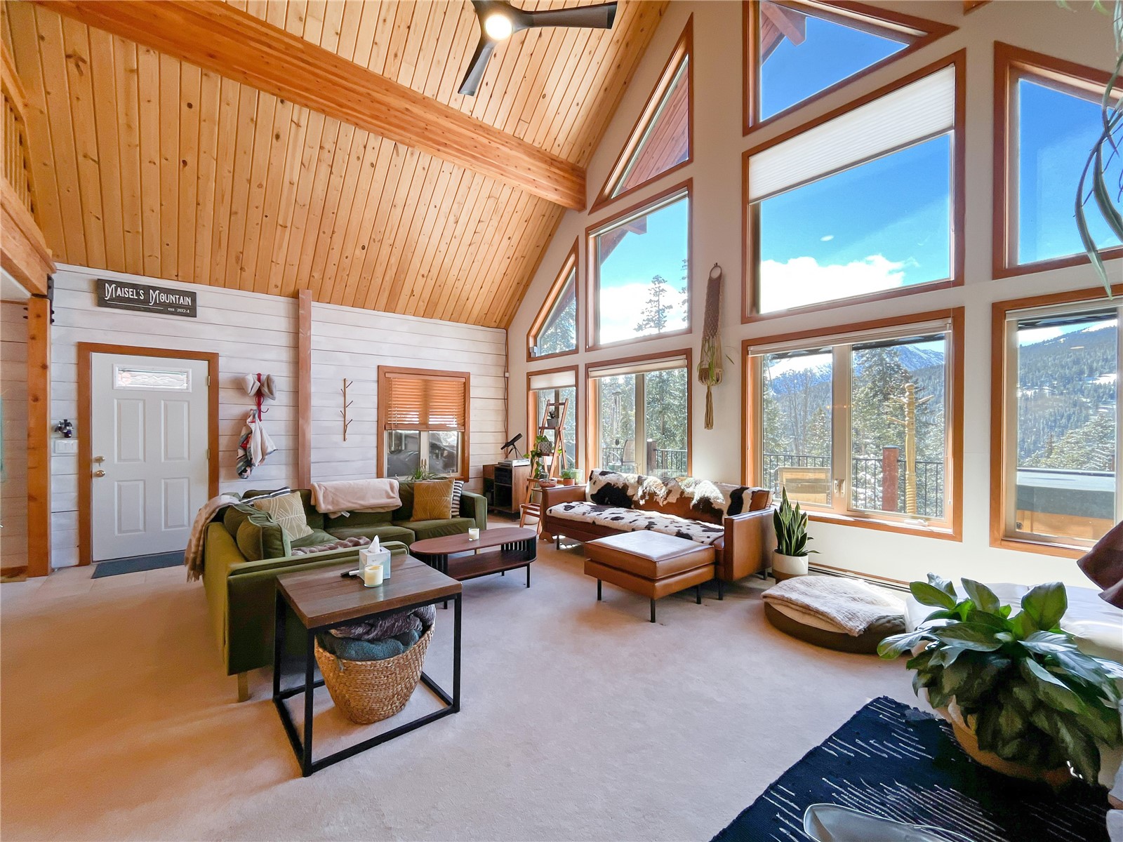 1043 Range Road Property Photo 3