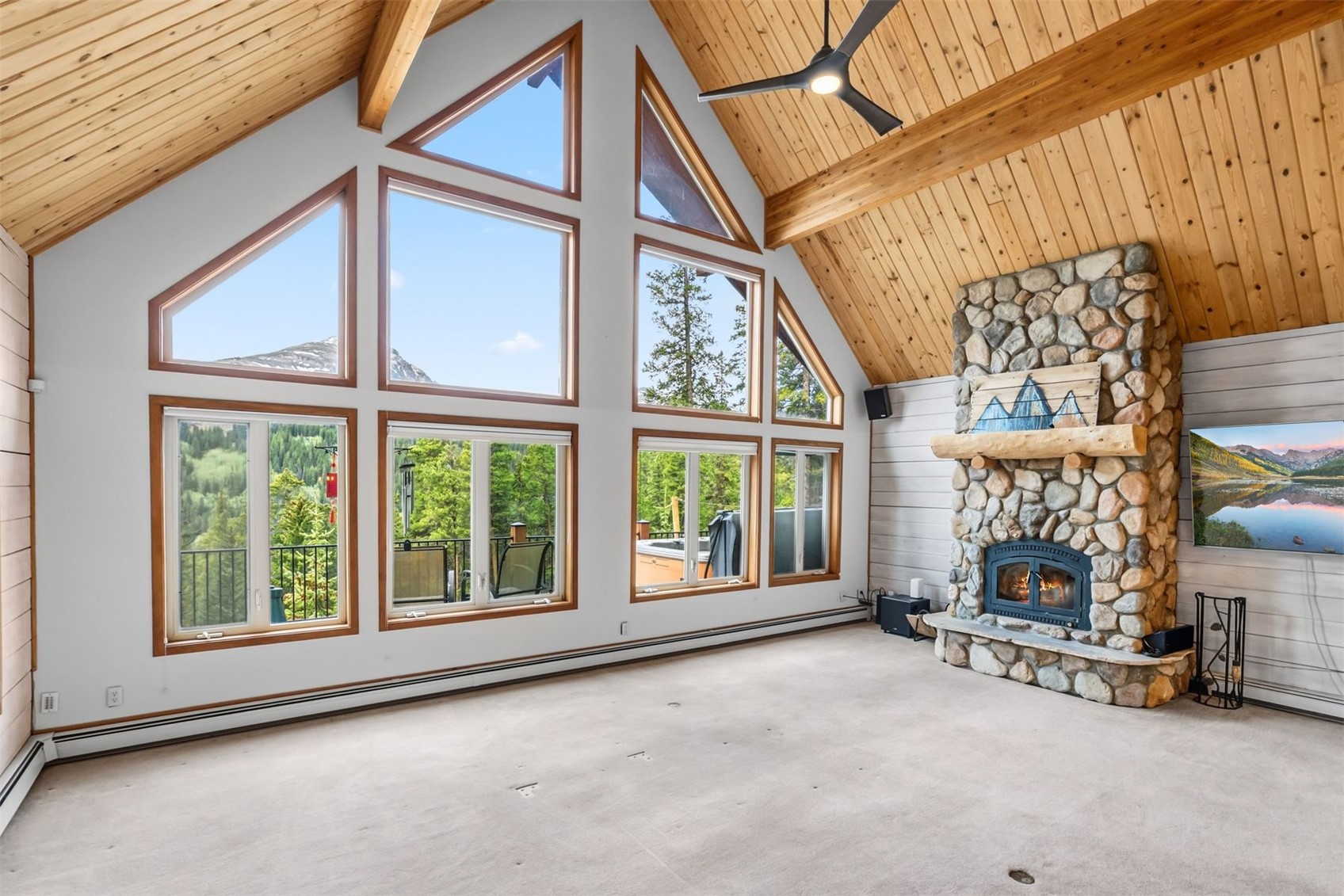 1043 Range Road Property Photo 5