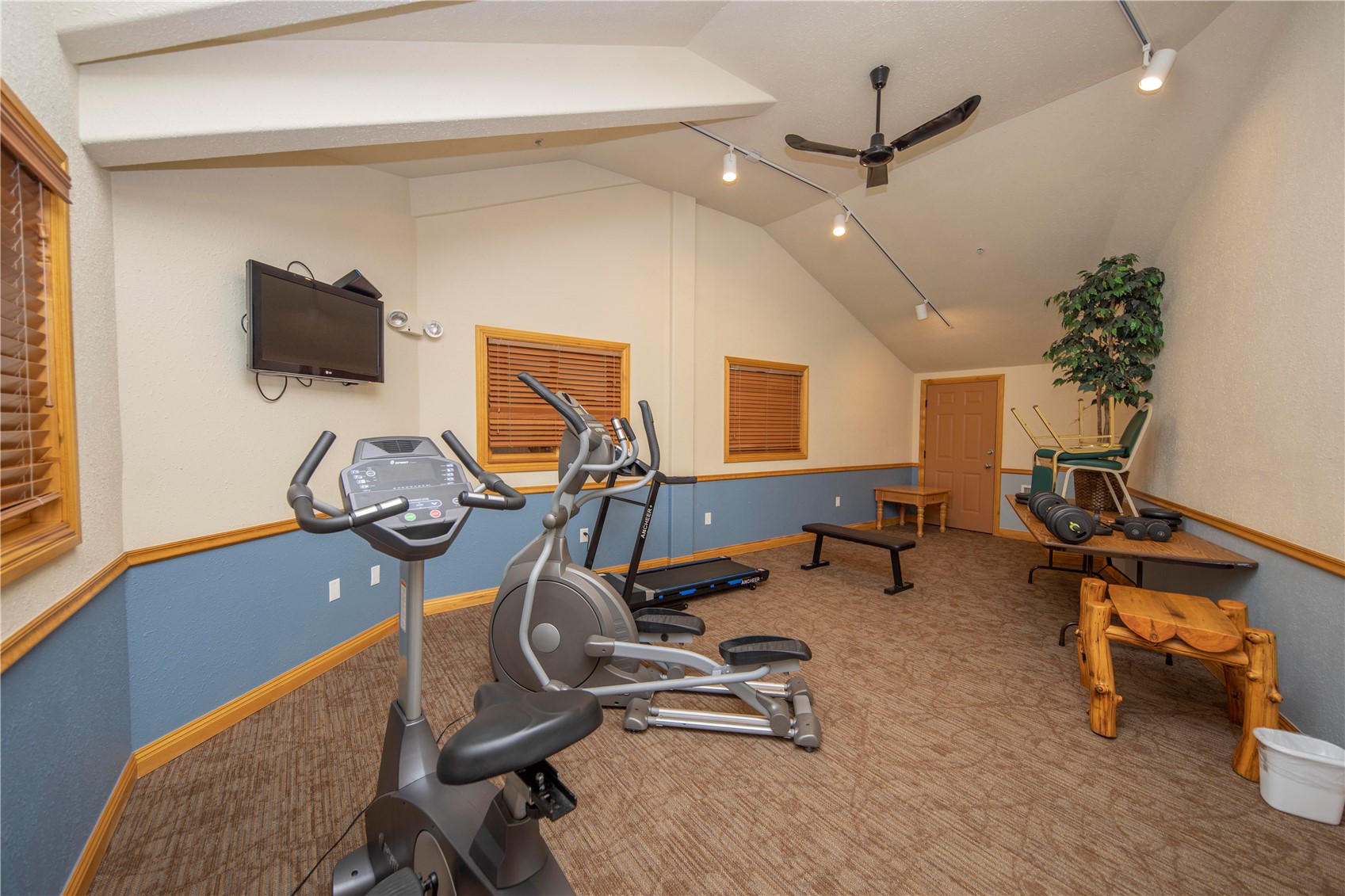 22714 Us Highway 6 5958 Property Photo 6