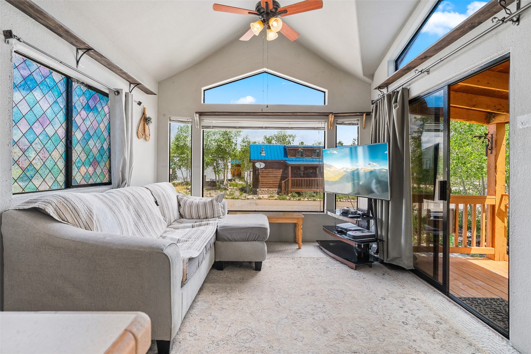 92 Sunshine Loop Property Photo 6