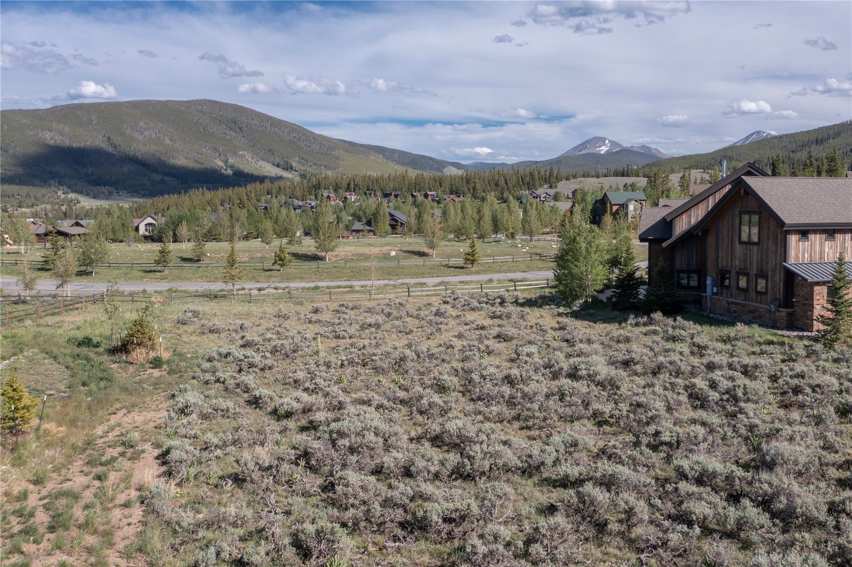 187 Telluride Court Property Photo 5