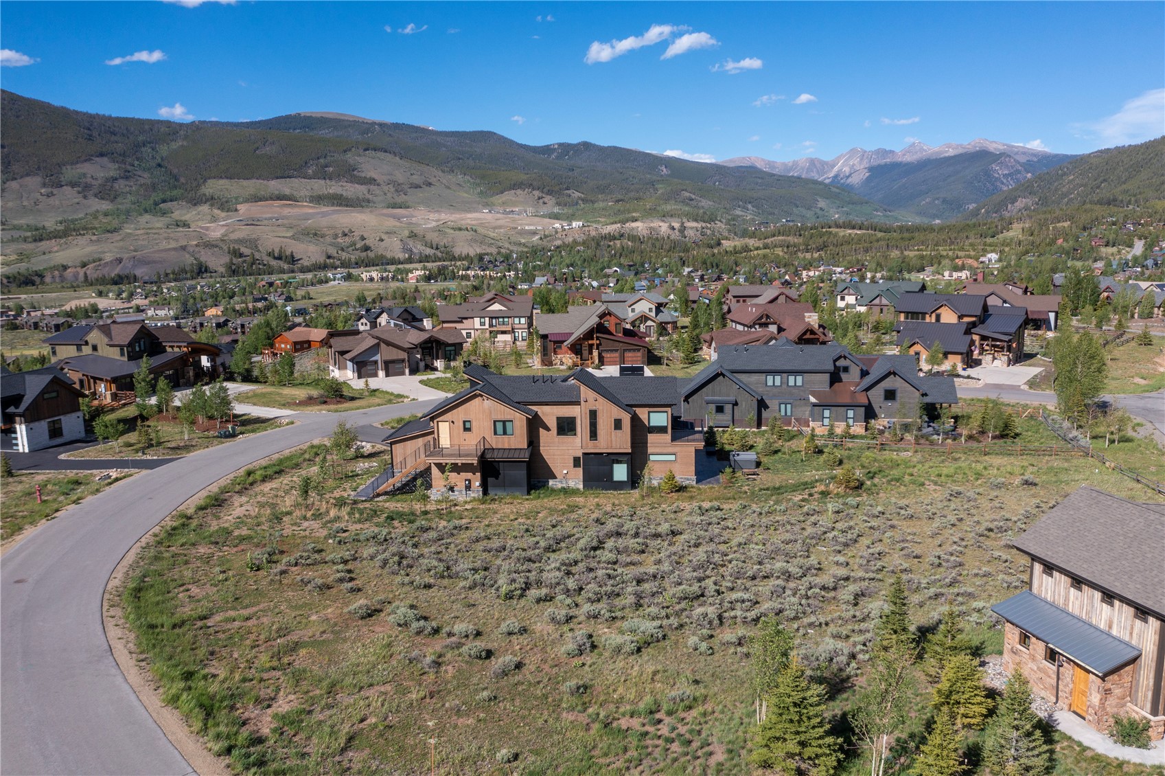 187 Telluride Court Property Photo 6