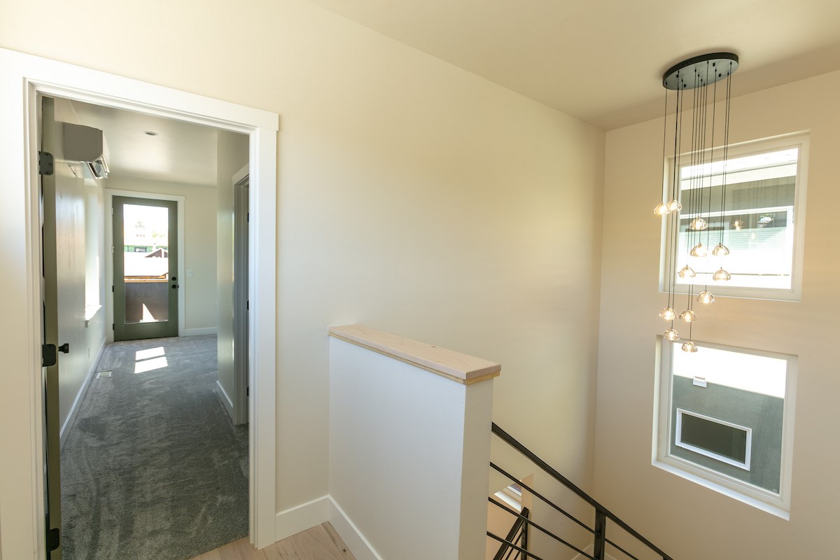 712 W 2nd Street 2 Property Photo 20