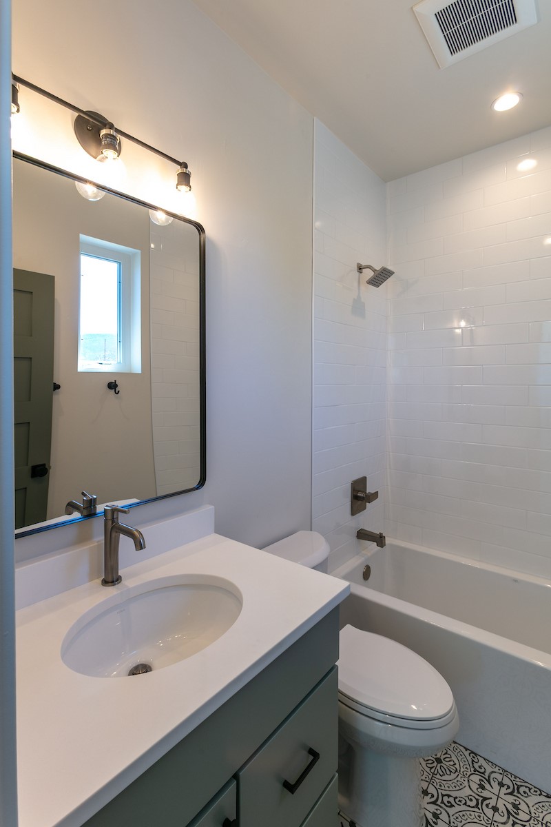 712 W 2nd Street 2 Property Photo 30