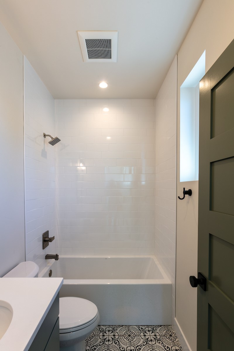 712 W 2nd Street 2 Property Photo 31