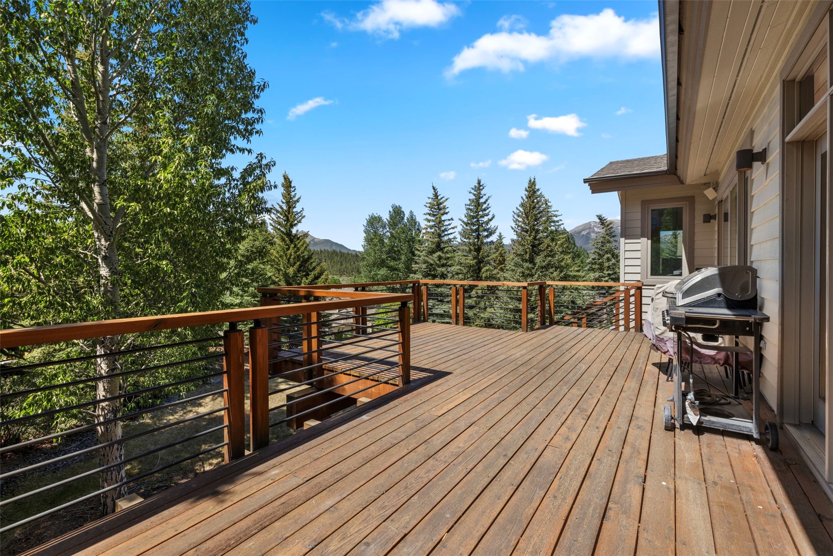 453 Ensign Drive Property Photo 16