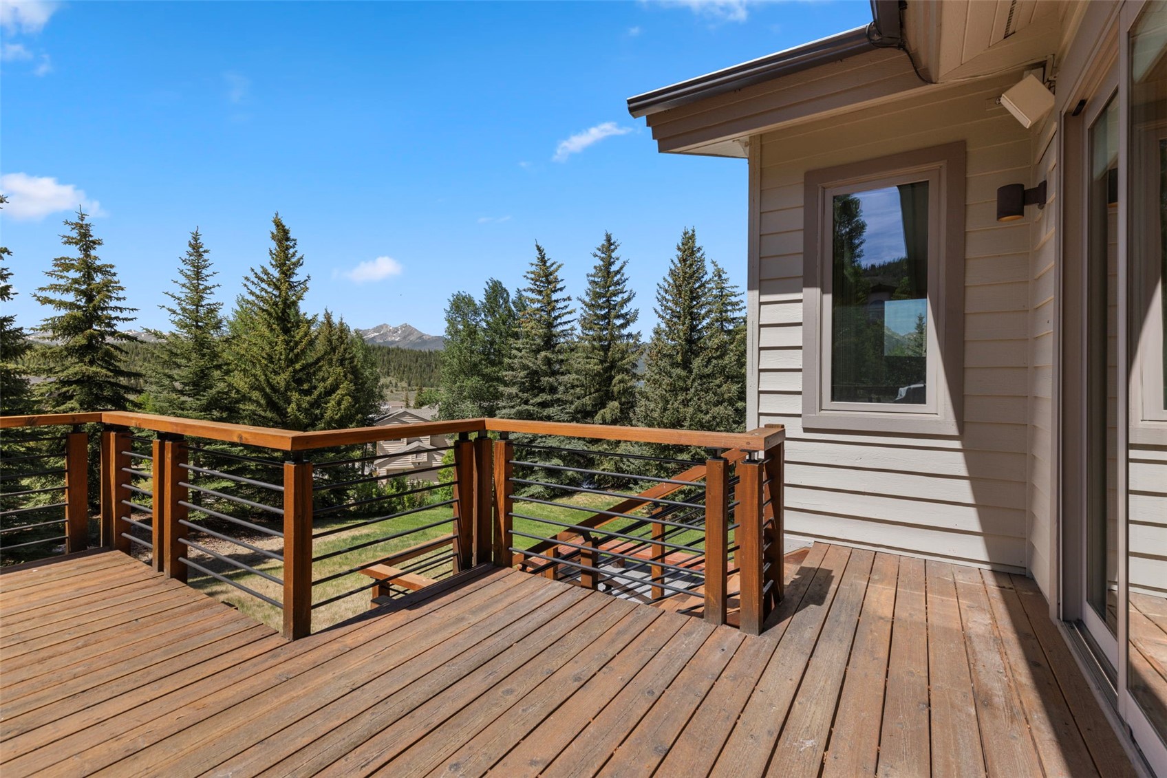 453 Ensign Drive Property Photo 18