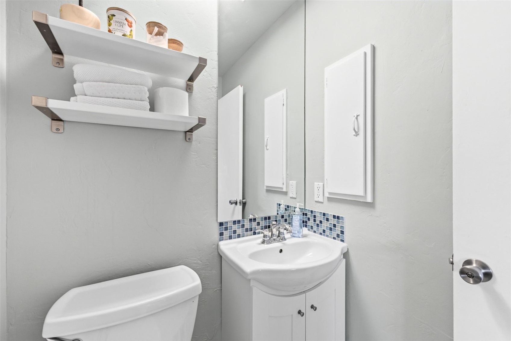 240 E La Bonte Street 24 Property Photo 12