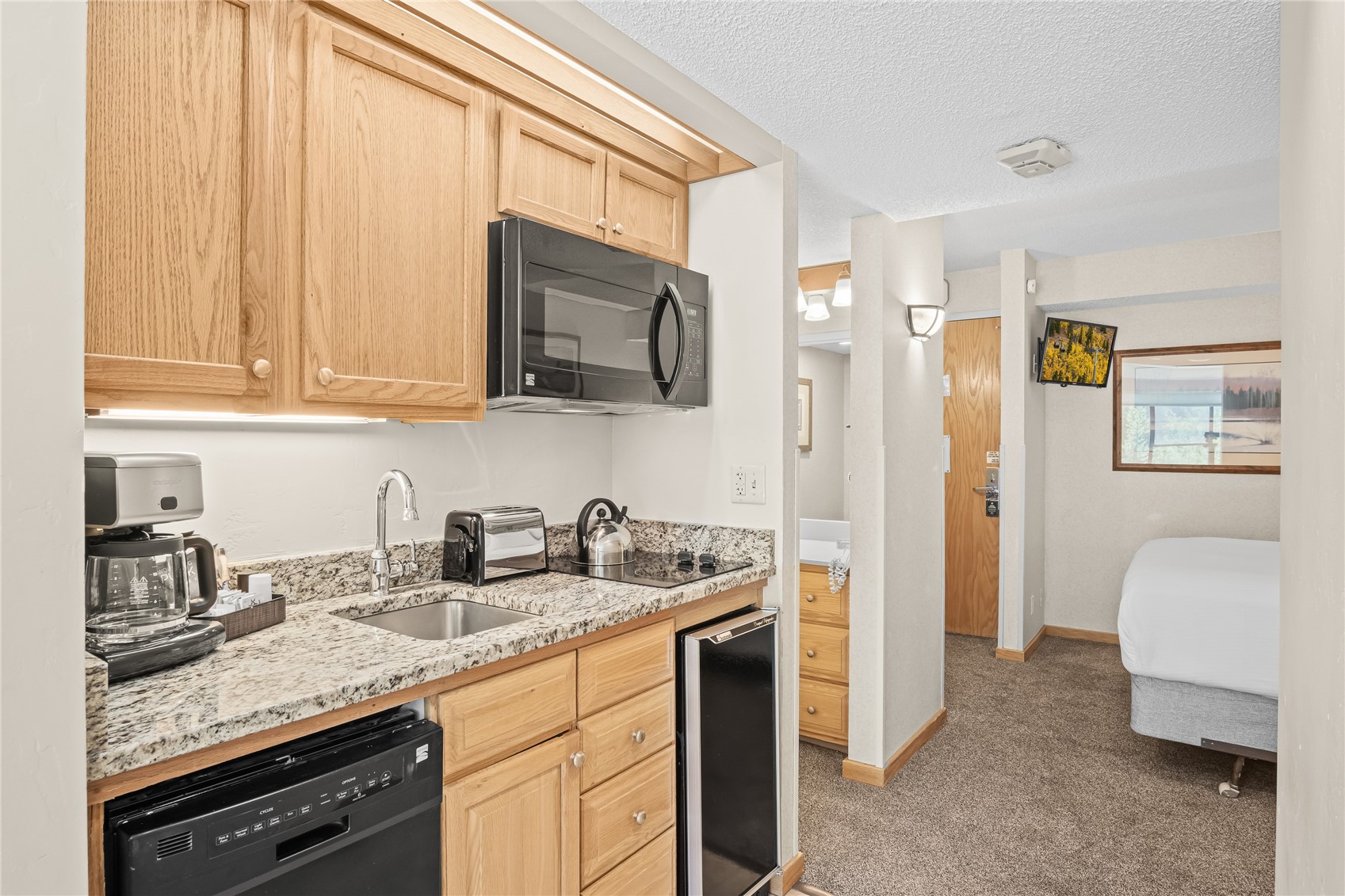 640 Village Road 4522 Property Photo 14
