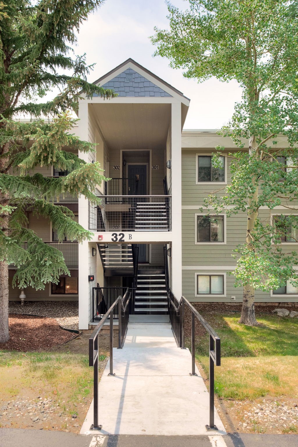 32 Corinthian Circle 102 Property Photo 2