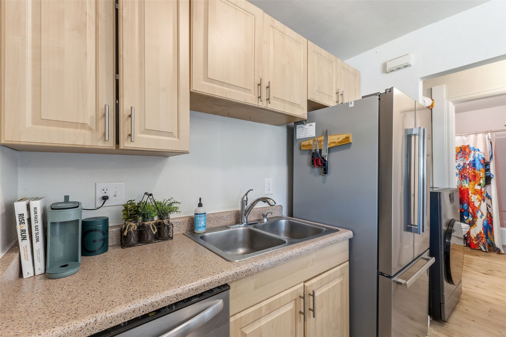 256 Cove Boulevard 7 Property Photo 8