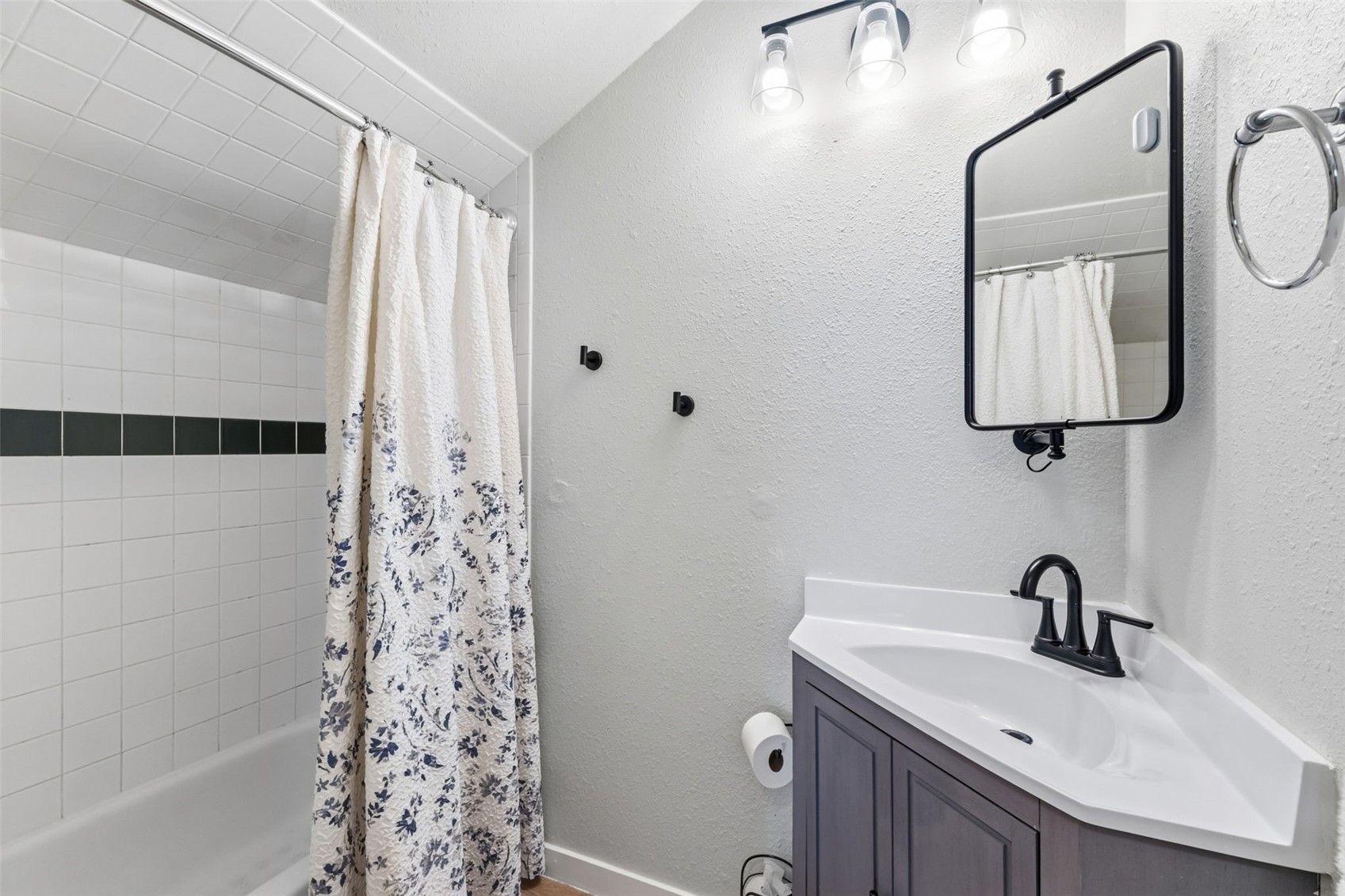 256 Cove Boulevard 7 Property Photo 15