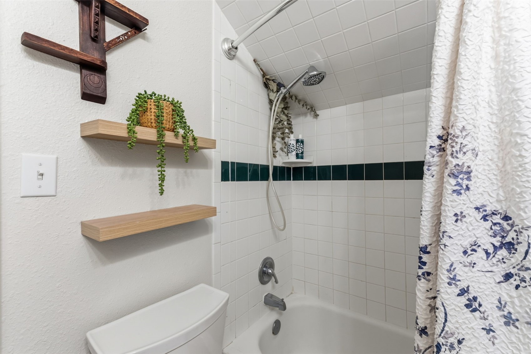 256 Cove Boulevard 7 Property Photo 16