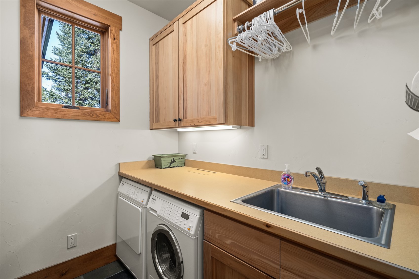 23170 Windward Drive Property Photo 8