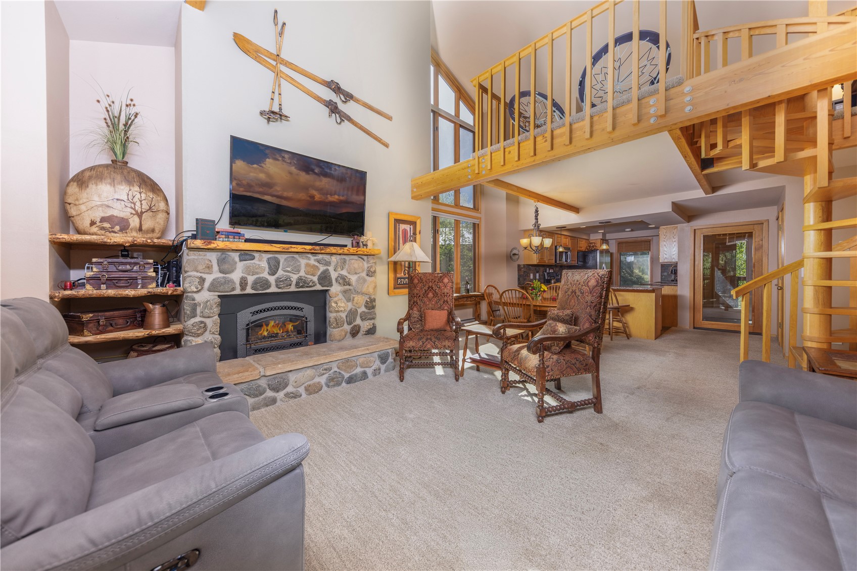 140 Creekside Drive E Property Photo 4