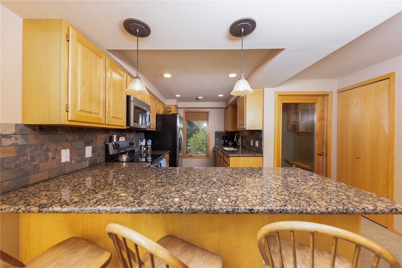 140 Creekside Drive E Property Photo 13