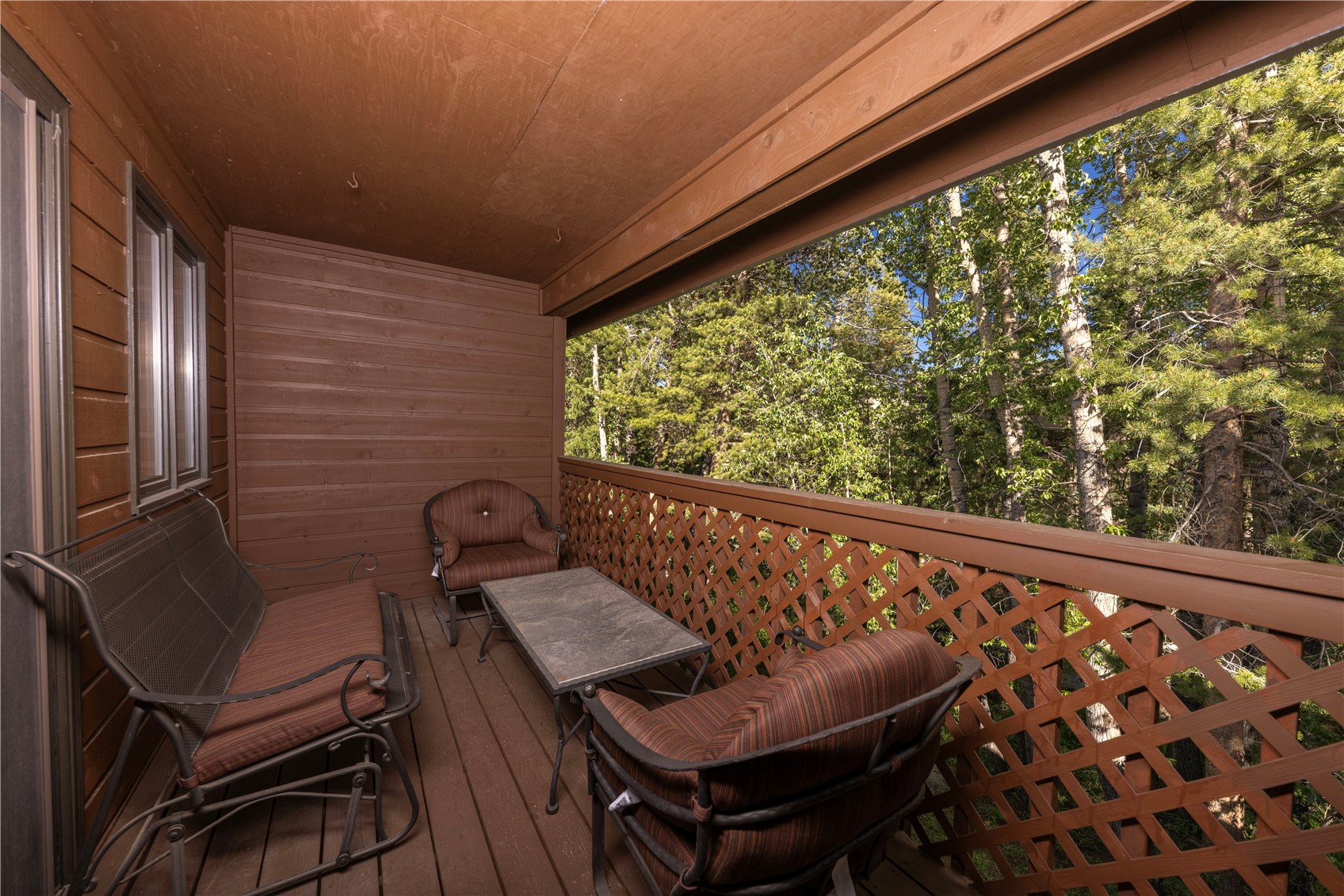 140 Creekside Drive E Property Photo 15