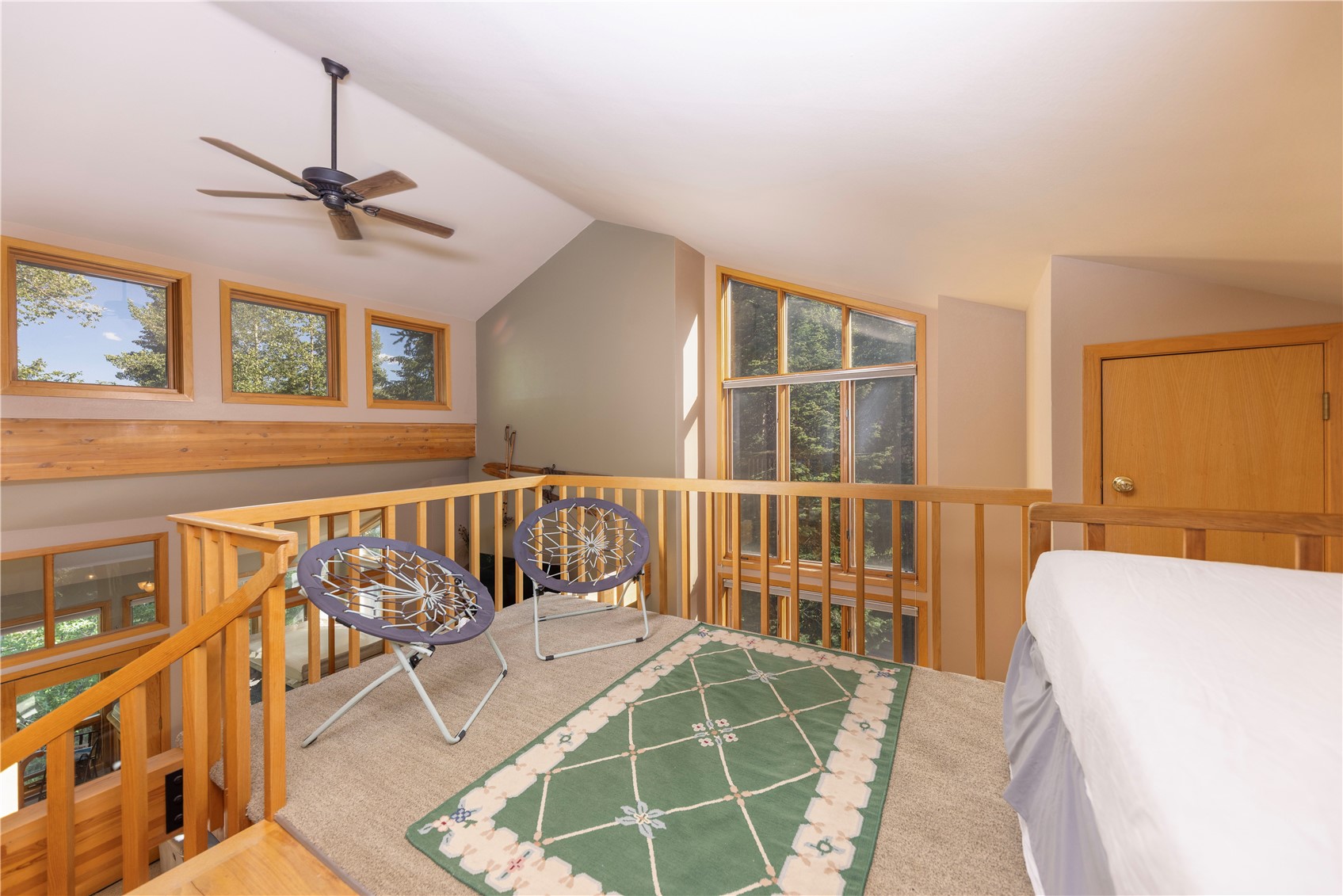 140 Creekside Drive E Property Photo 16