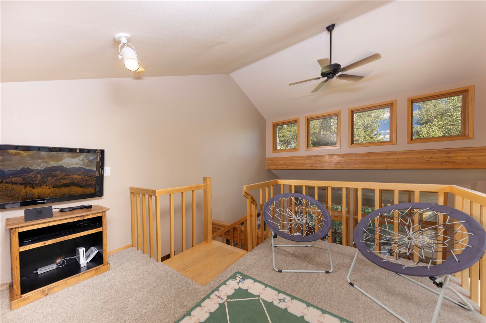140 Creekside Drive E Property Photo 17