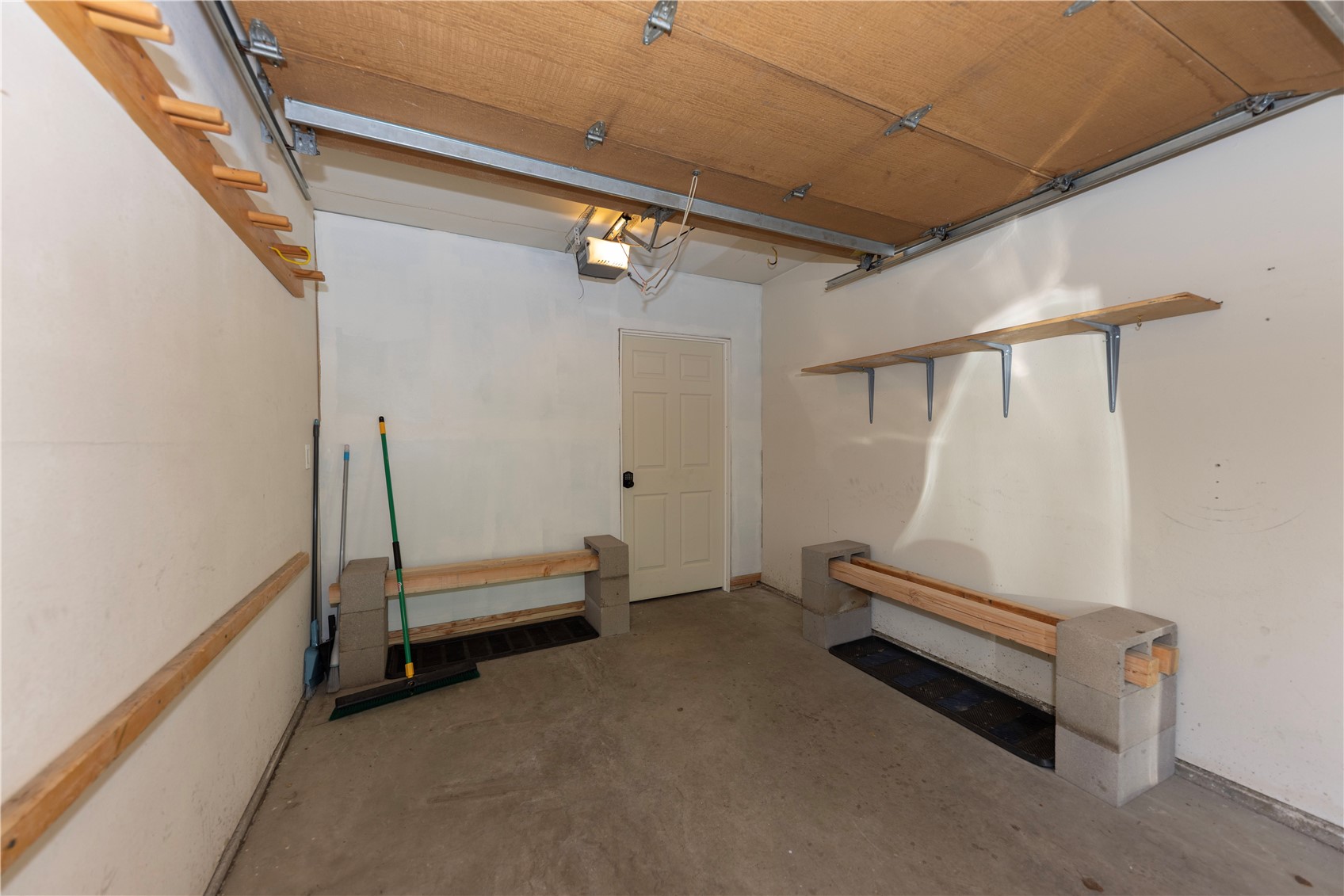 140 Creekside Drive E Property Photo 26