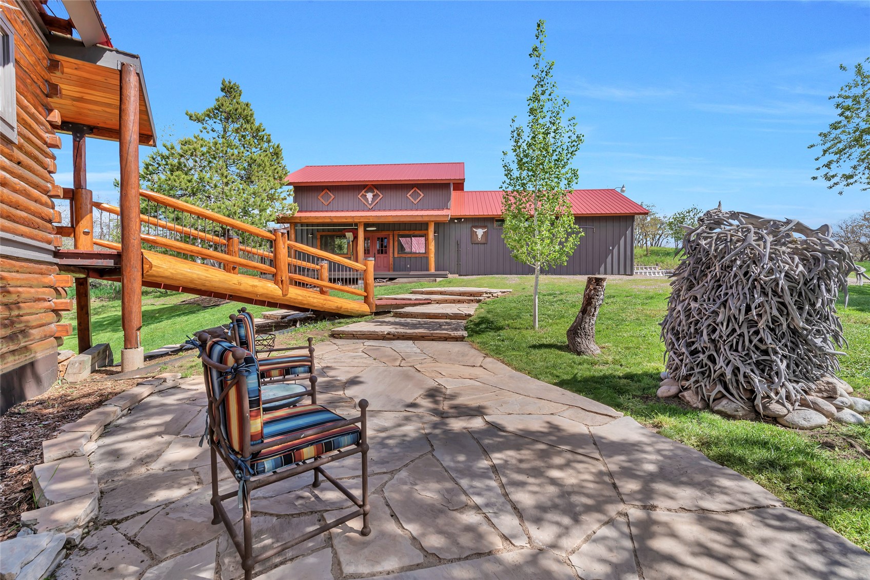 27055 Whitewood Drive E Property Photo 6