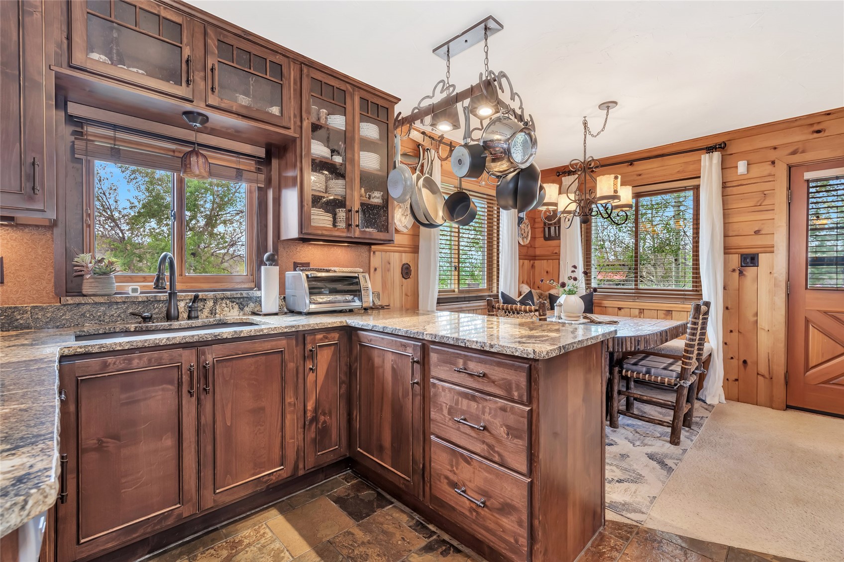 27055 Whitewood Drive E Property Photo 15
